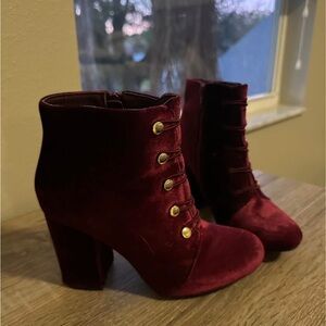 Maroon boots 
Size 6